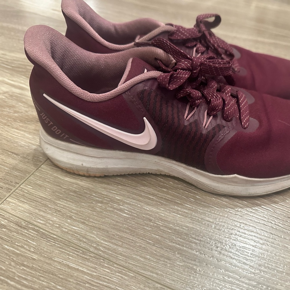 Nike sneakers Size 7